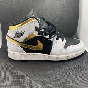 Used air Jordan’s kids 3.5